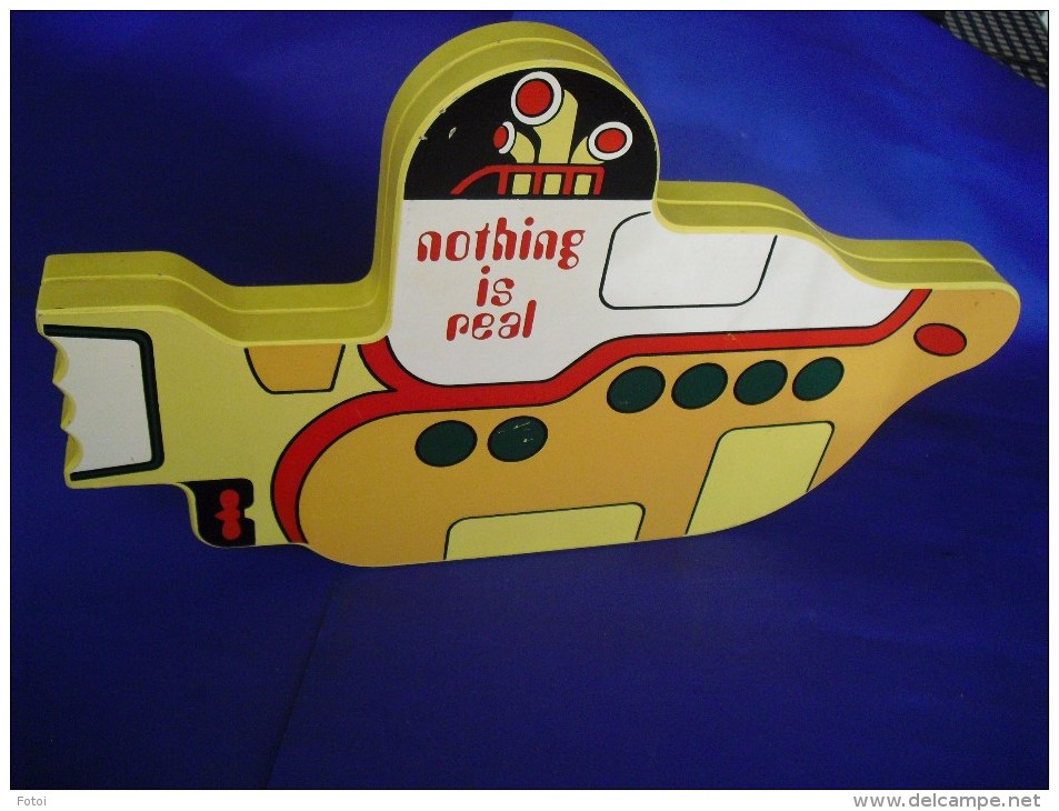 RARE BEATLES YELLOW SUBMARINE SHAPED CD WOODEN BOX BOITE TOLE 233/1000 Limited Edition - Limited Editions