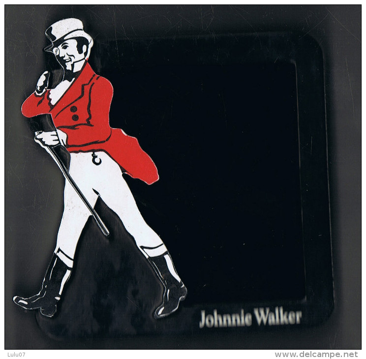 Cendrier  Plastique   Dur    JOHNNIE   WALKER    10 Cm  X  10  Cm  X 2 Cm - Sonstige & Ohne Zuordnung