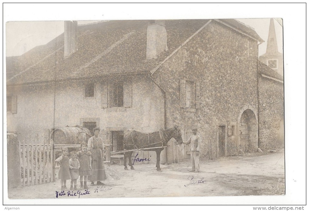 12490-  Lavigny Aline Paul Les Enfants Et Le Cheval Favori Devant La Ferme - Lavigny