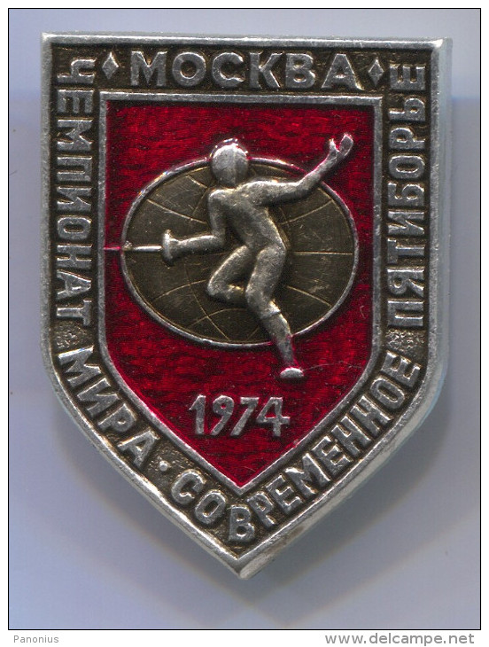 FENCING / SWORDSMANSHIP - Moscow 1974. Russian Pin Badge, 35 X 25 Mm - Fencing