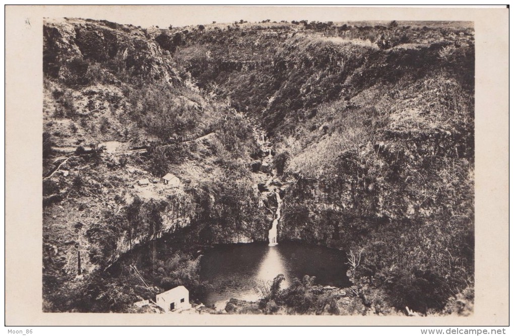 974 - ILE DE LA REUNION  - SAINT PAUL - ST  GILLES LES BAINS - Le Bassin Et Cascade Du CORMORAN - Saint Paul