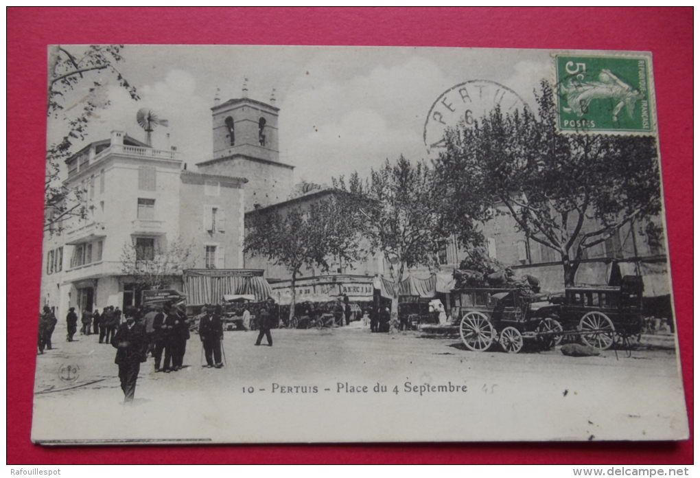 Cp Pertuis  Place Du 4 Septembre Fiacres - Pertuis