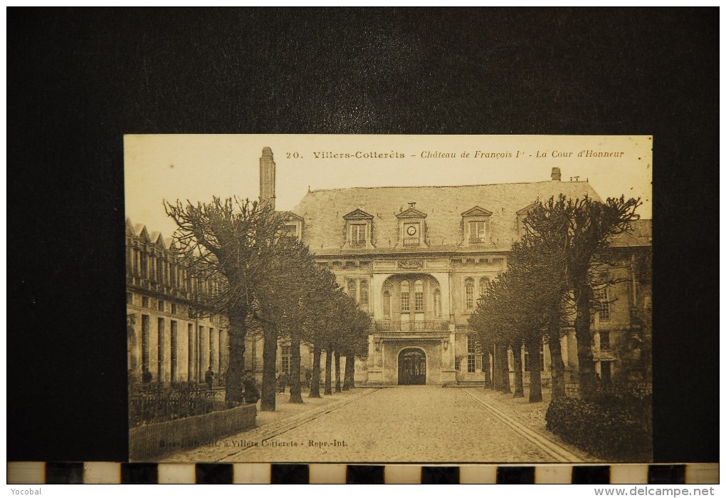 CP, 02, VILLERS COTTERETS Château De François 1er La Cour D'Honneur N° 20 Vierge - Villers Cotterets