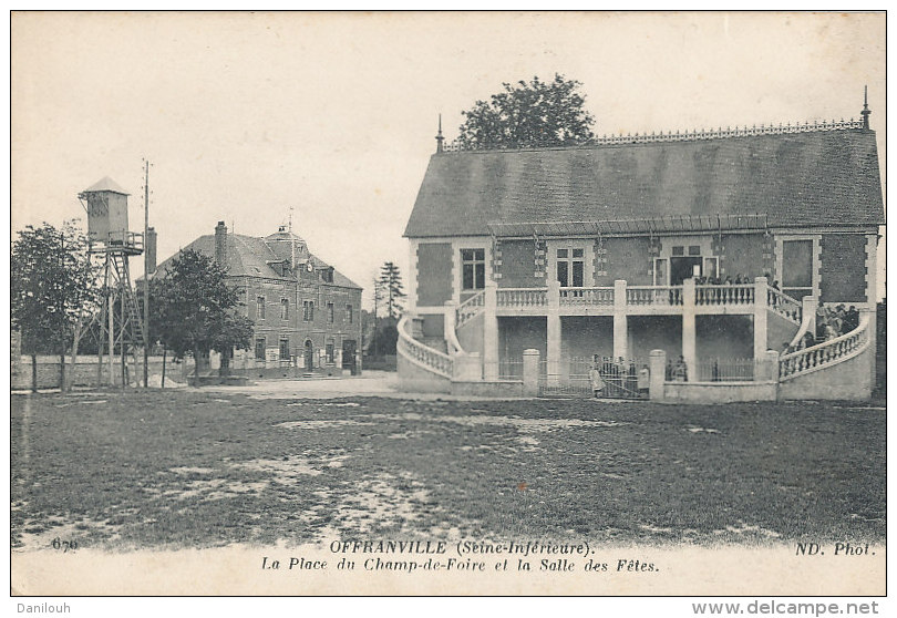 76 // OFFRANVILLE, La Place Du Champ De Foire Et La Salle Des Fêtes   ND 679 - Offranville