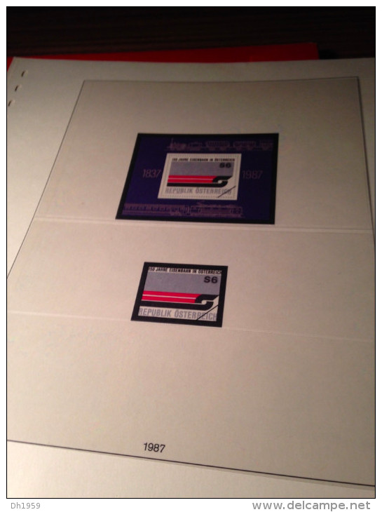OCCASION AUTRICHE 1985-1988 !!! LINDNER  env. 16 FEUILLES PREIMPRIMEES + env. 100 timbres NSC / **