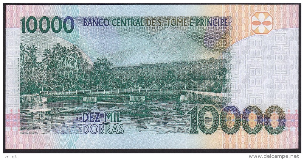 Saint Thomas & Principe 10000 Dobras 2004 P66b UNC - Sao Tome And Principe