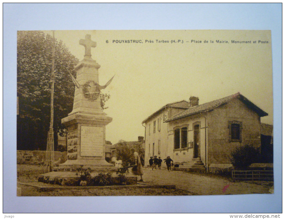 POUYASTRUC  ,  Près Tarbes (Hautes-Pyrénées)  :  Place De La Mairie ,  Monument Et  Poste    - Pouyastruc