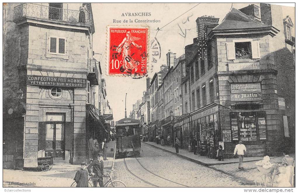 Avranches      50    Rue De La Construction. Magasin. Le Petit Journal Et Vente De Cartes Postales. Tramway - Avranches