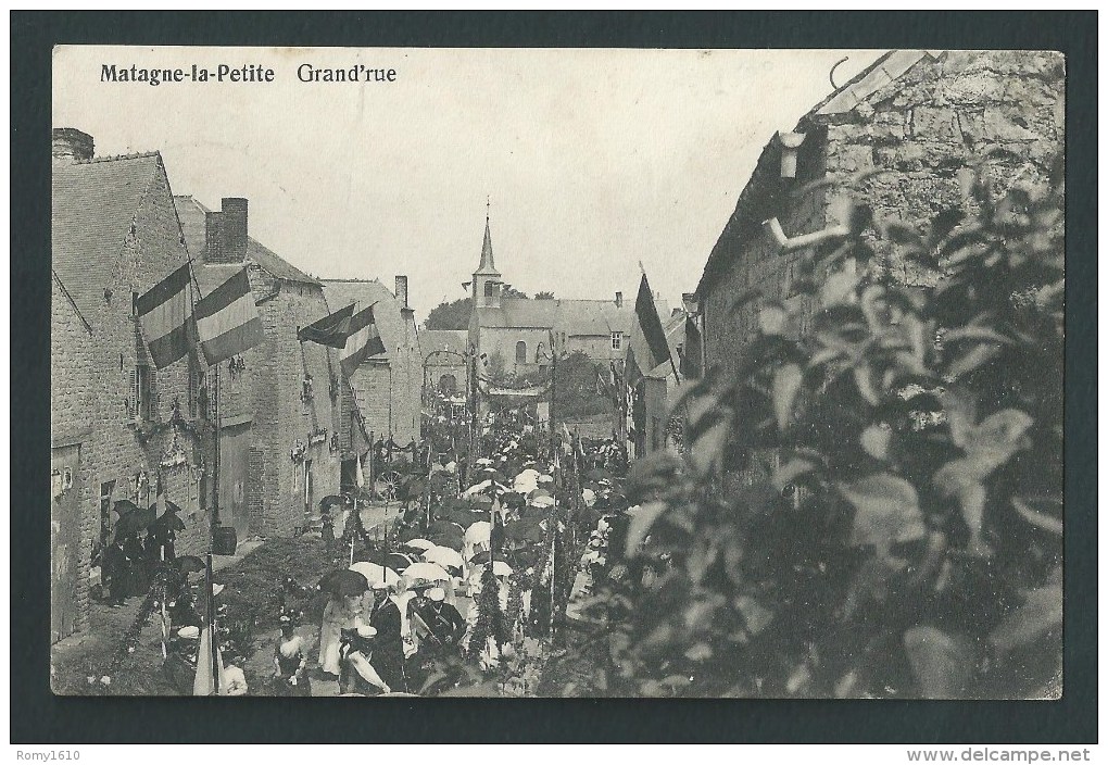 Matagne-la-Petite - Doische.  Grand´Rue . Fête Patriotique En 1919. - 3 Scans. - Doische