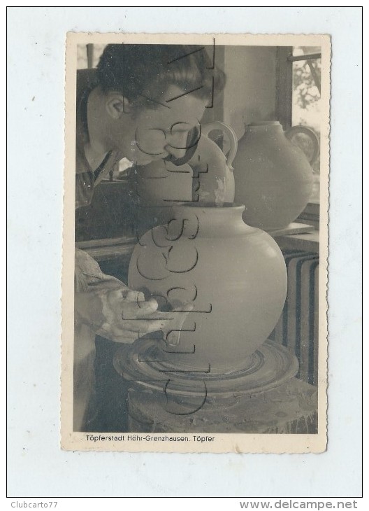 Höehr-Grenzhausen (Allemagne, Rhénanie-Palatinat) :  Close Up Der Töpfer Aus Einer Vase Jobs En 1955 (lebendig) PF. - Hoehr-Grenzhausen