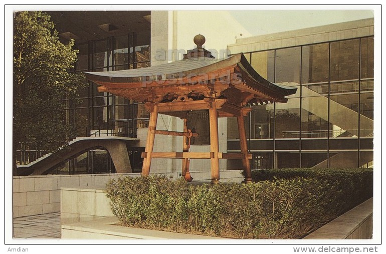 NEW YORK CITY UNITED NATIONS BUILDING ~ PEACE BELL PAGODA ~ C1960s Old Postcard NY NYC [5988] - Autres Monuments, édifices