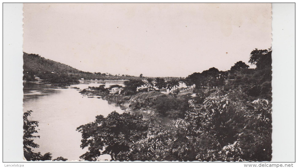 BANGUI - OUBANGUI CHARI / LE ROCHER DE L'ARTILLERIE VU DE LA CORNICHE - Zentralafrik. Republik