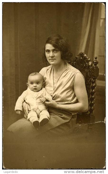 PHOTO FEMME AVEC ENFANT 15 JUIN  1930 - Genealogie