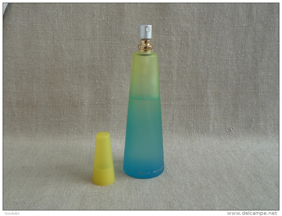 L'eau D'Issey Miyake Eau D'été Parfumée. Flacon Vaporisateur Presque Plein De 100ml Avec Boîtier. Voir Photo. - Zonder Classificatie