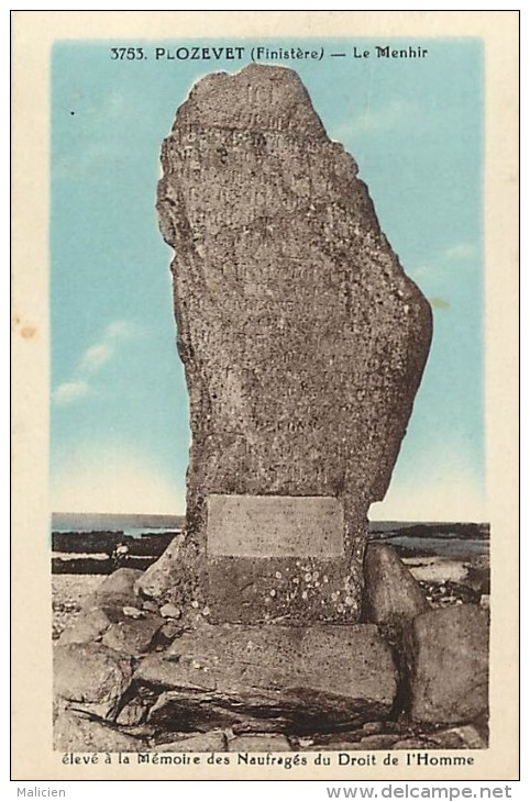 - Finistere - Ref D466 - Plozevet - Le Menhir Eleve A La Memoire Des Naufrages Du Droit De L Homme  - - Plozevet