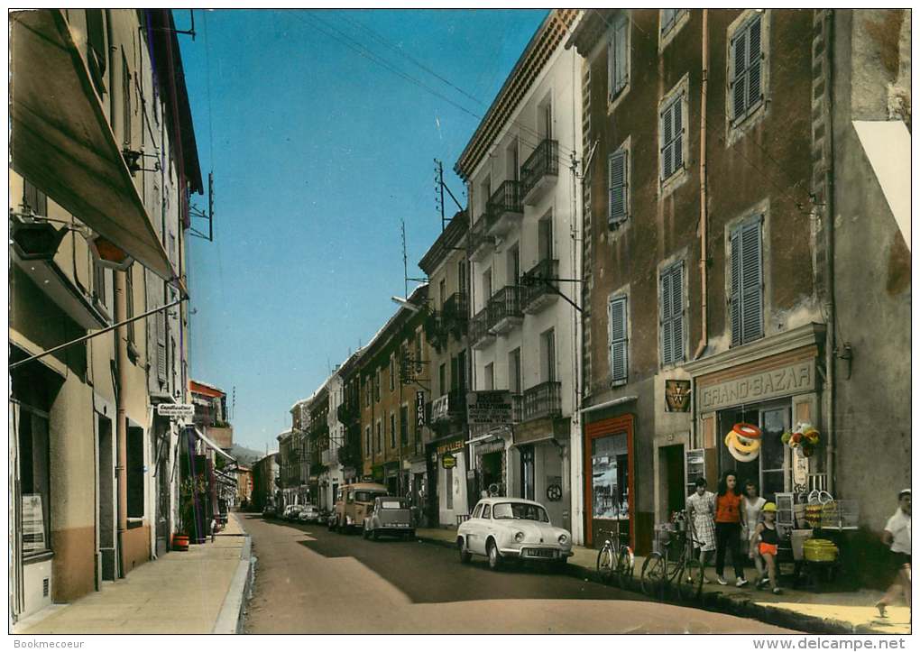 30  BESSEGES   RUE DE LA REPUBLIQUE   (GRAND BAZAR) - Bessèges