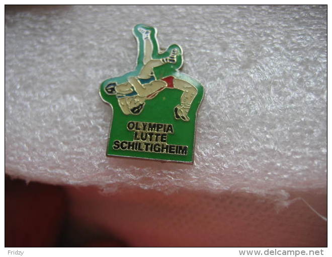 Pin´s Du Club "Olympia Lutte" De SCHILTIGHEIM (Dépt 67) - Lutte