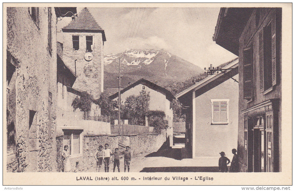 LAVAL (Isère) Alt. 600m. Intérieur Du Village L'église - Laval