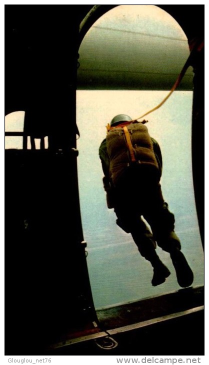 PARACHUTISME..SORTIE EN AUTOMATIQUE.......CPM - Parachutting