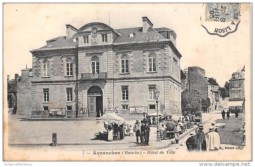 Avranches    50    Hôtel De Ville. Place Littré. Marché - Avranches