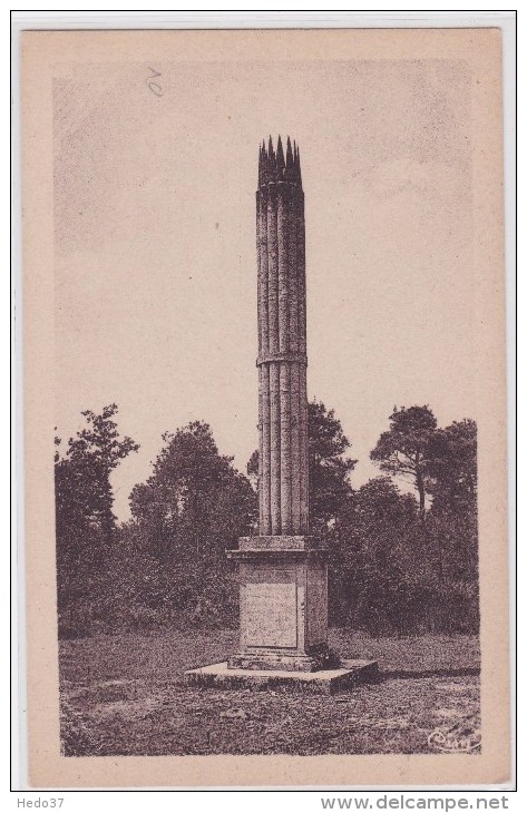 Beaumont-la-Ronce - Colonne Des Bois Du Chalonge "La Pyramide" - Beaumont-la-Ronce