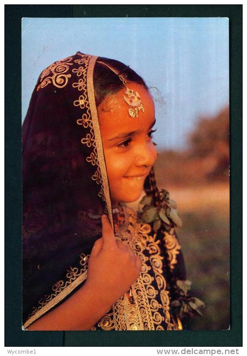 BAHRAIN  -  Girl Wearing Thoab Nashil  Unused Postcard As Scan - Bahrain