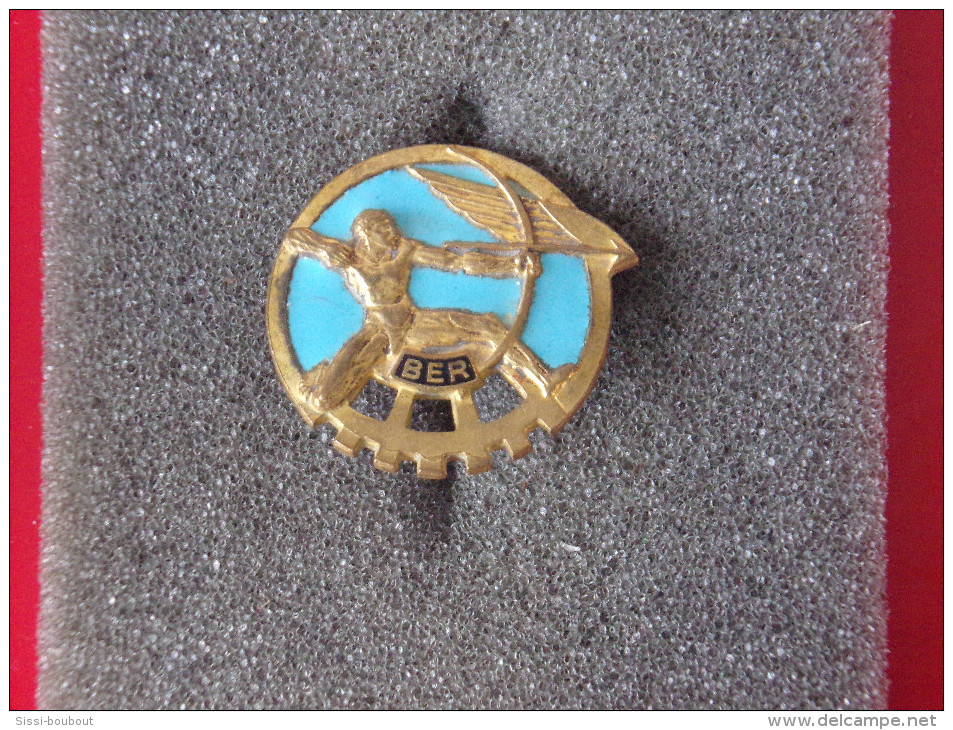 Insignes Militaire "Air Base Ecole De L'Armée De L'Air - BER" -  Military Badges P.V. - - Luchtmacht