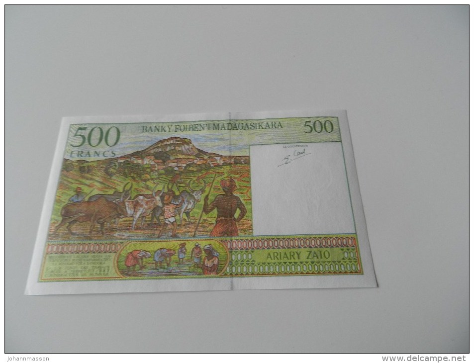 Billet De 500 Francs   C06256434 - Madagaskar