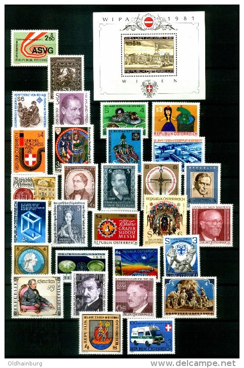 4170: Austria Collection 1979- 1992 In Album, Mnh **, 14 Years Complete (Mi. 722.- €) - Verzamelingen