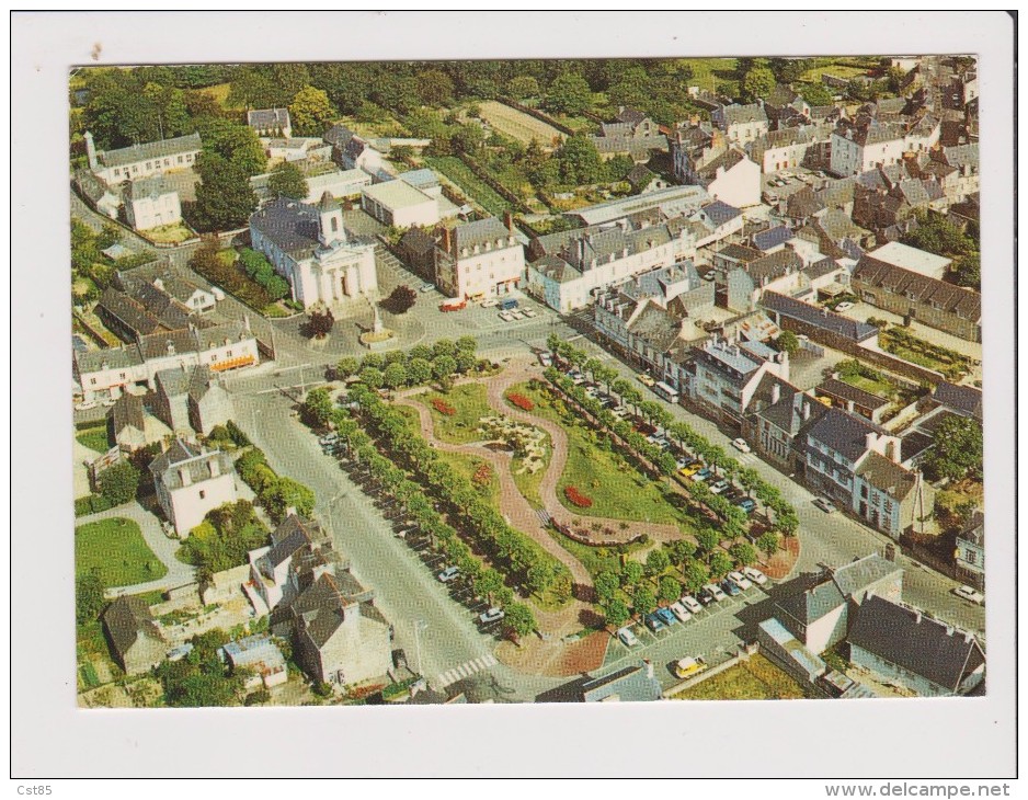 CPM - LA GACILLY - Vue Aérienne De La Place Et De L'église - La Gacilly