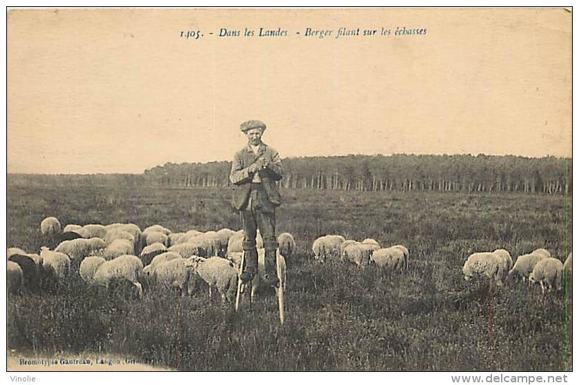 A16-2256 :  DANS LES LANDES BERGER FILANT SUR SES ECHASSES  EDITION  GAUTREAU LANGON - Castets