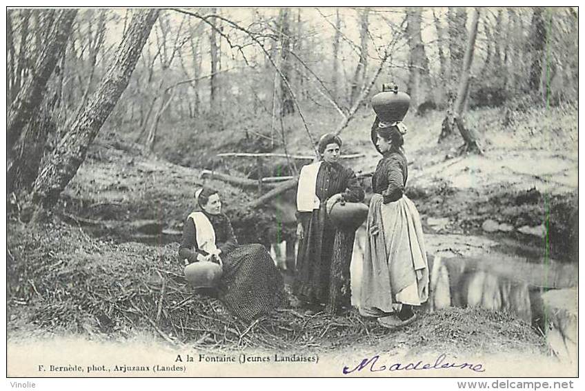 A16-2257 :  JEUNES LANDAISES A LA FONTAINE EDITION BERNEDE A ARJUZANX - Castets