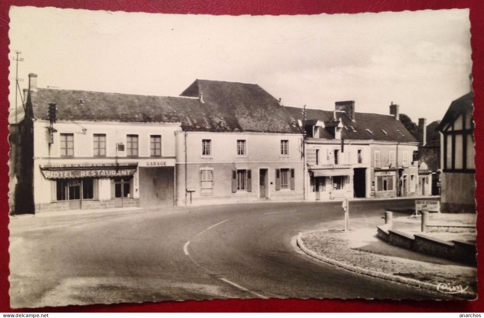 72 Sarthe  CONNERRE Place Du Lion D'Or (RARE) - Connerre