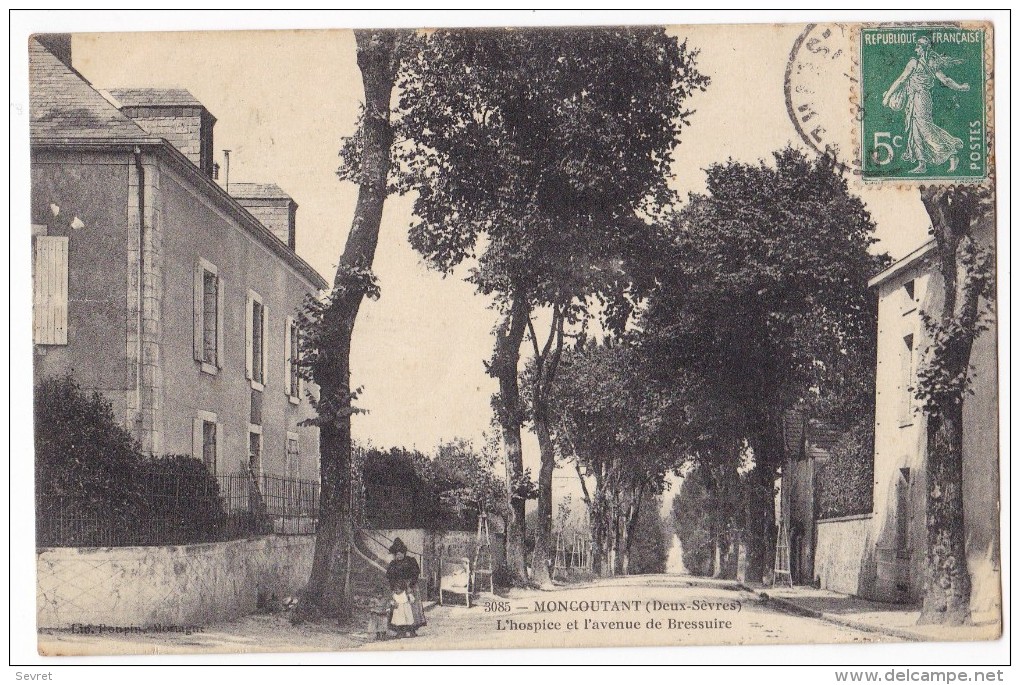 MONCOUTANT  -  L'Hospice Et L'avenue De Bressuire. Carte Rare. - Moncoutant