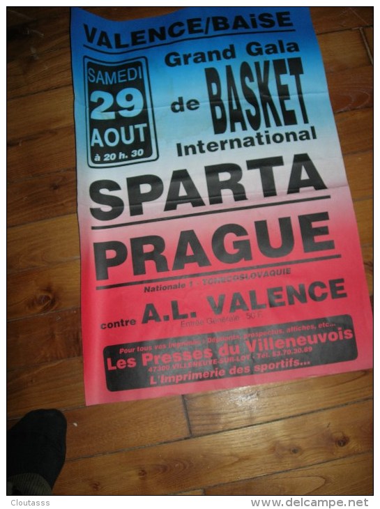 VALENCE6SUR BAISE)   MATCH GALA INTERNATIONAL DONT SPARTA DE PRAGUE  41X6O PAPIER RIGIDE - Andere & Zonder Classificatie