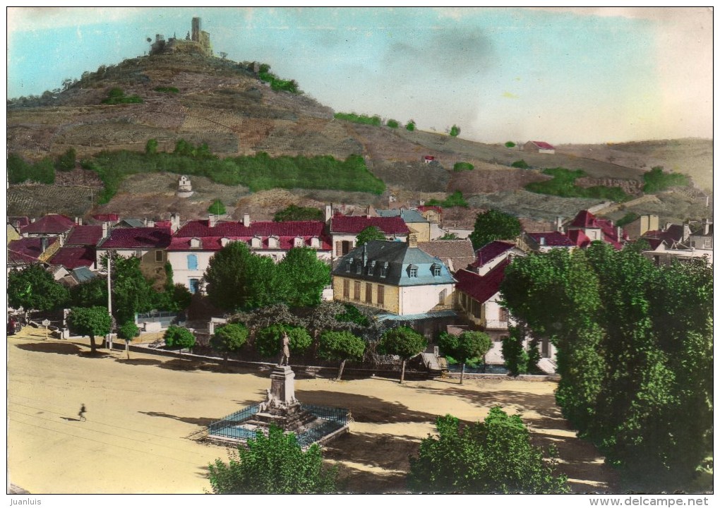 SAINT CERE - Un Coin De La Place De La République - Saint-Céré