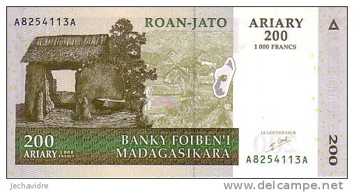 MADAGASCAR  200 Ariary  Emission De 2004   Pick 87     ***** BILLET  NEUF ***** - Madagascar