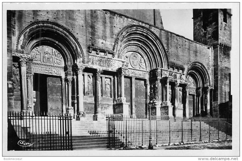 30  SAINT GILLES   DU GARD L'EGLISE  FACADE DE L'EGLISE ABBATIALE  1140  1180 - Saint-Gilles