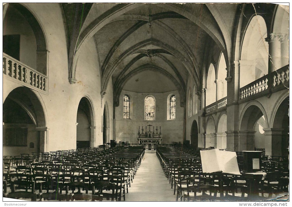 30 BAGNOLS SUR CEZE    Interieur De L' EGLISE   ST JEAN   Carte Glacée JAMAIS VUE SUR DELCAMPE - Bagnols-sur-Cèze