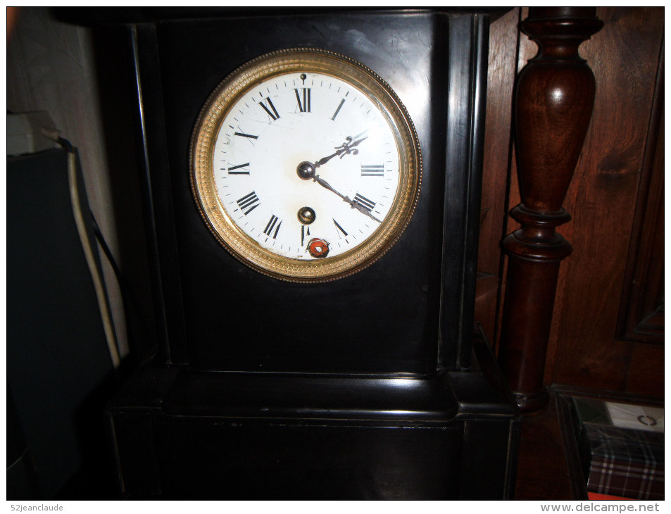 Horloge Ancienne à Remettre En Route Clé Possible - Wandklokken