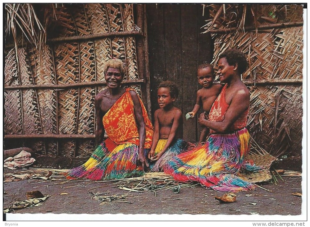 CPSM 10X14.5 - OCEANIE - NEW HEBRIDES- VANUATA -Le Village De Femmes à Lokatai,Tanna - - Vanuatu