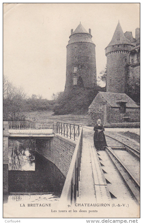 CHÂTEAUGIRON :Les Tours Et Les Deux Ponts - Châteaugiron