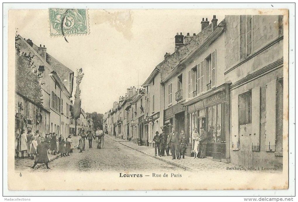 LOUVRES  (95.Val D´Oise)  Rue De Paris - Louvres