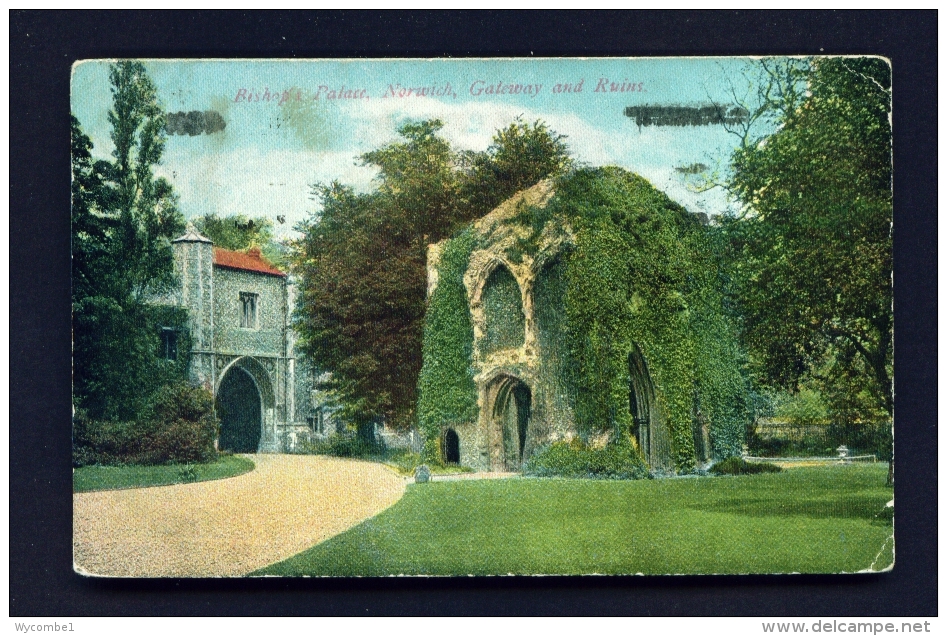 ENGLAND  -  Norwich  Bishop's Palace  Gateway And Ruins  Used Vintage Postcard As Scans - Norwich