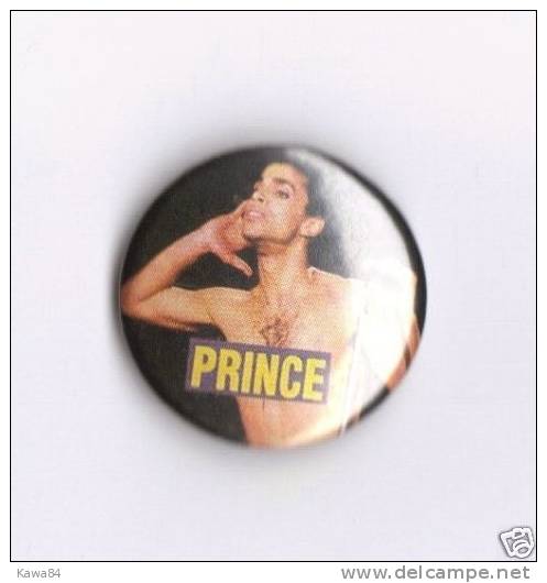 DIVERS  Prince  " Badge " - Objets Dérivés