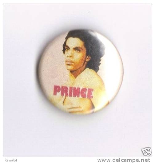 DIVERS  Prince  " Badge " - Objets Dérivés