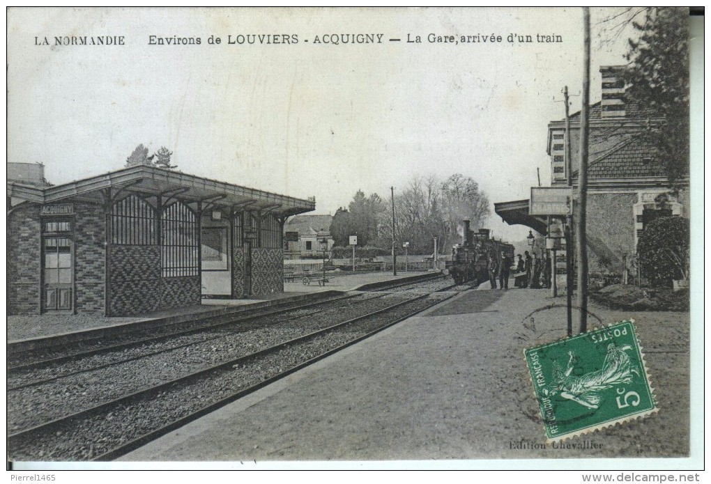 ACQUIGNY  La Gare Arrivée D'un Train - Acquigny