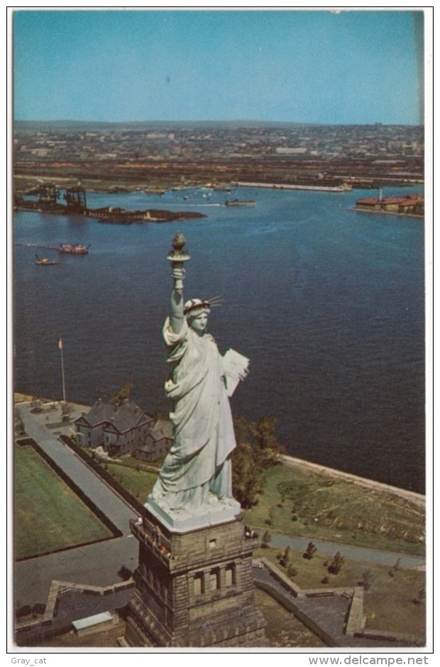 Aerial View Of The Statue Of Liberty, New York Harbor, Unused Postcard [17443] - Statue De La Liberté