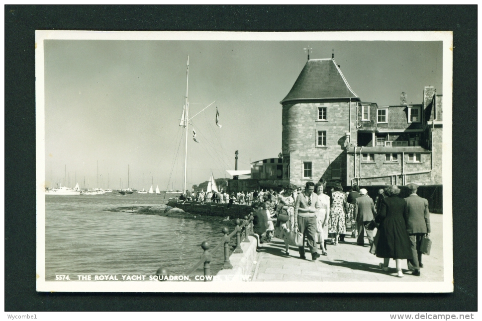 ENGLAND  -  Isle Of Wight  Cowes  Royal Yacht Squadron  Unused Vintage Postcard - Cowes