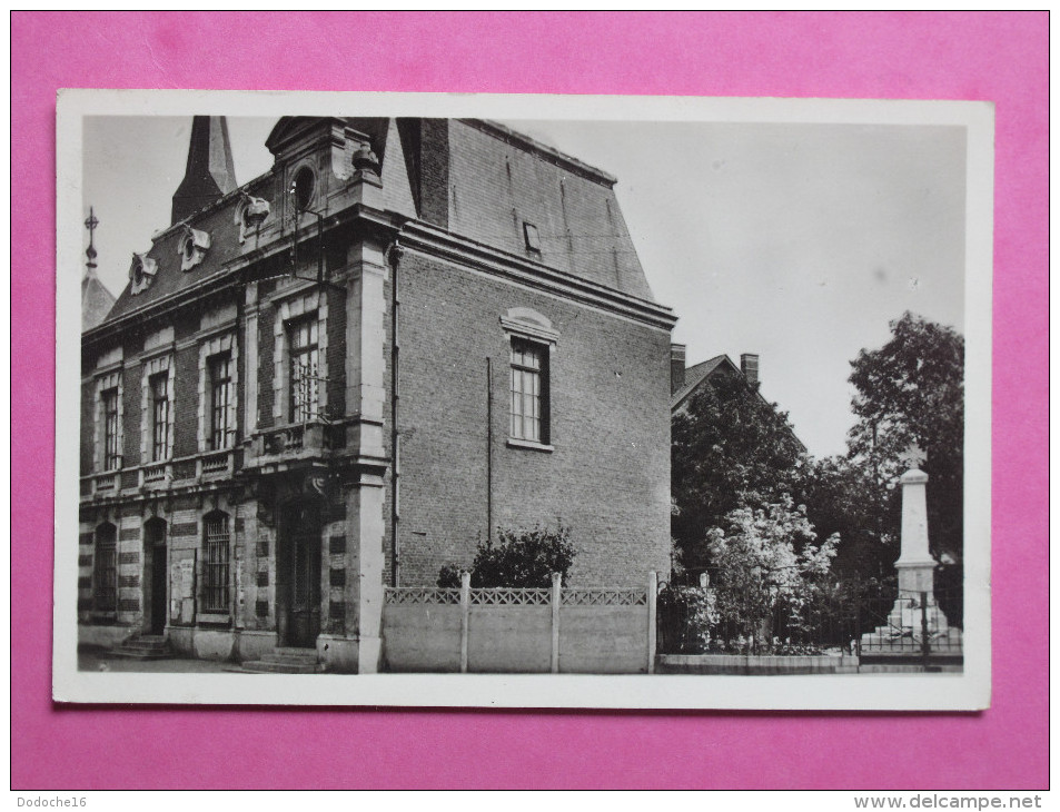 BARLIN - La Mairie Et Le Monument - Barlin